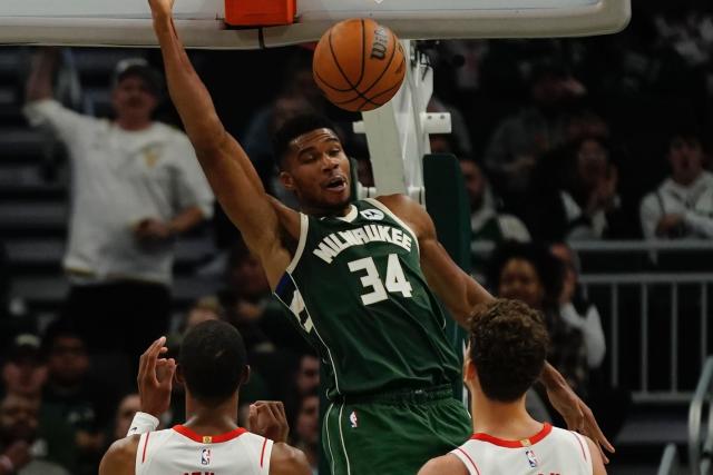 Antetokounmpo scores 44 points, Bucks rout Rockets 125-105