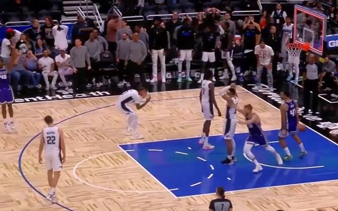 NBA / 【影片】Logo壓哨絕殺!Fox帶領國王造20分逆轉,全隊狂歡對手抱頭不敢信!-黑特籃球-NBA新聞影音圖片分享社區