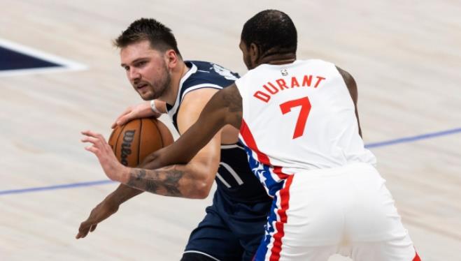 NBA / 請別責怪杜蘭特!關鍵時刻錯失罰球遺憾落敗,全場被包夾還主防東契奇,他實在太累了!-黑特籃球-NBA新聞影音圖片分享社區