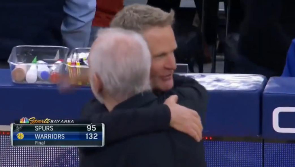 NBA / 【影片】柯爾賽後被波波嫌棄!73歲老頭秒變黑臉,昔日弟子欲揮拳太搞笑-黑特籃球-NBA新聞影音圖片分享社區