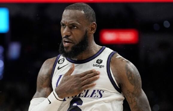 NBA / 小黑沒有食言!豪言狀態回歸會成為湖人最合適詹眉的後衛,今天他真的做到了!-黑特籃球-NBA新聞影音圖片分享社區