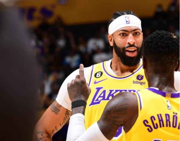 半場領先6分！湖人三巨頭全爆發：三巨頭互相連線美如畫，詹姆斯遭遇崴腳！（影）-黑特籃球-NBA新聞影音圖片分享社區