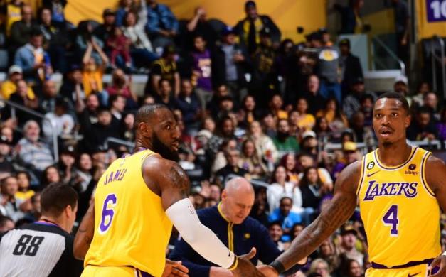 半場領先6分！湖人三巨頭全爆發：三巨頭互相連線美如畫，詹姆斯遭遇崴腳！（影）-黑特籃球-NBA新聞影音圖片分享社區