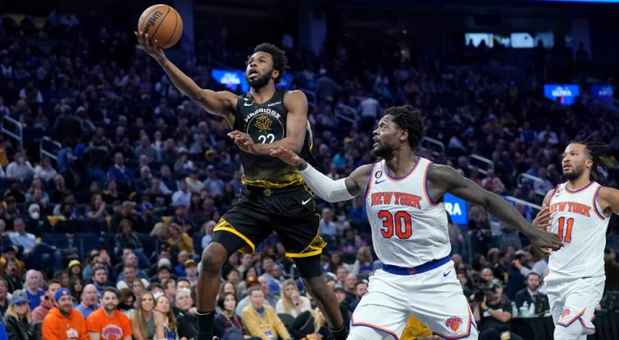 Curry, Wiggins help Warriors beat Knicks