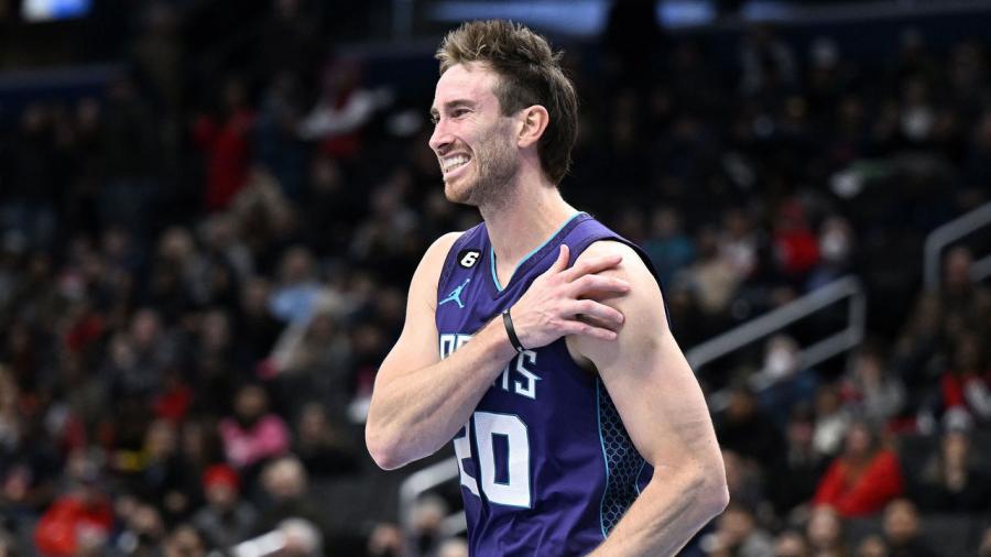 Report: Hornets' Hayward out indefinitely with shoulder fracture | theScore.com