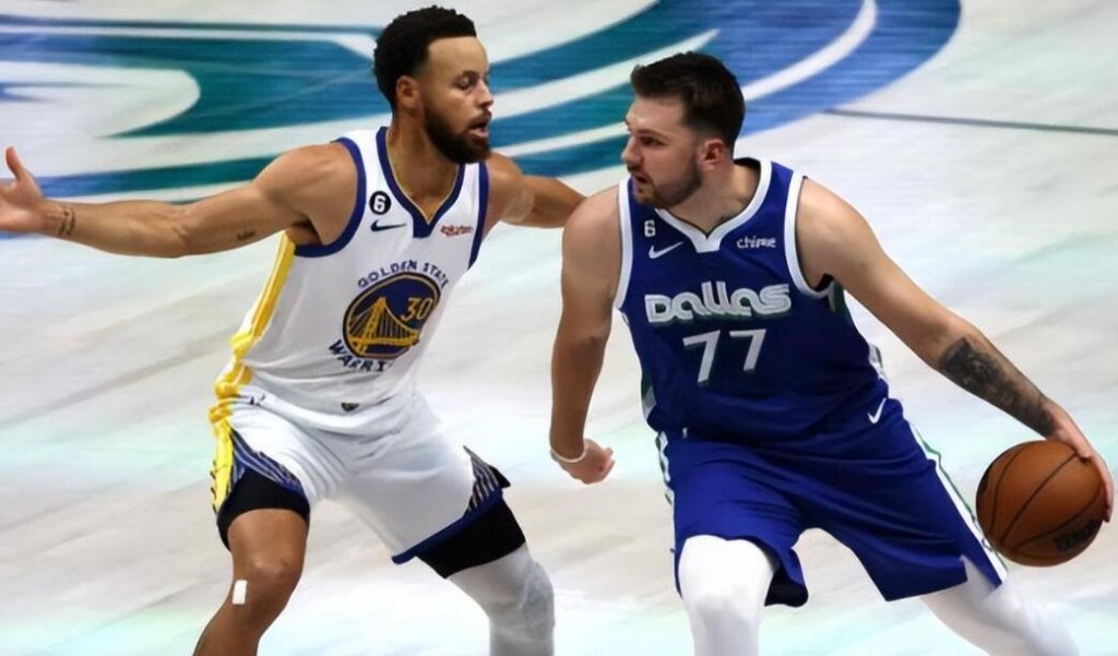 NBA / 【影片】最後時刻柯瑞走步判罰正確!勇士vs獨行俠裁判報告:唯一漏判追夢進攻犯規!-黑特籃球-NBA新聞影音圖片分享社區