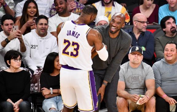NBA / 蝙蝠俠和美國隊長!霍華德談詹科二人的區別:一個注重技術,一個更全面!-黑特籃球-NBA新聞影音圖片分享社區