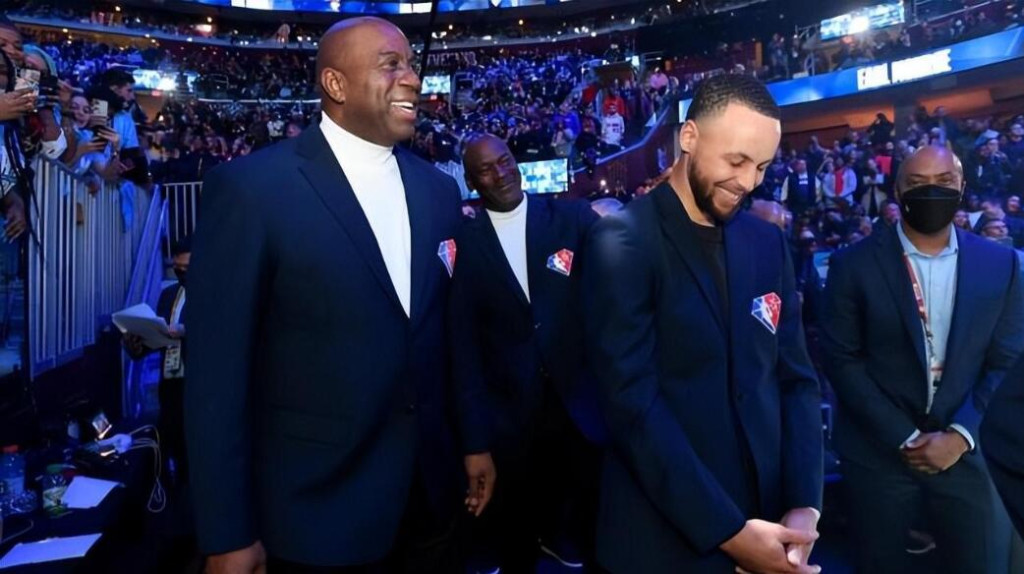 NBA / 柯瑞評選歷史最佳陣容!自己+魔術強森+喬丹+德佬+鯊魚,未選詹姆斯引熱議!-黑特籃球-NBA新聞影音圖片分享社區