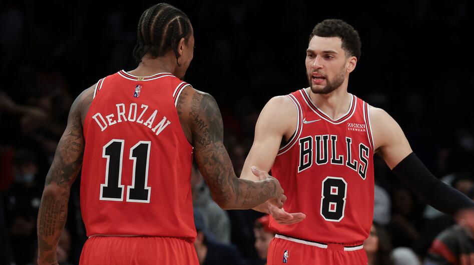 NBA / 【影片】復古派分衛!DeRozan標誌性中投0.4秒準絕殺,倒地興奮捶胸瘋狂慶祝!-黑特籃球-NBA新聞影音圖片分享社區