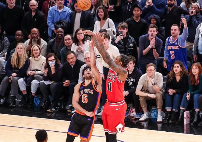 NBA / 【影片】復古派分衛!DeRozan標誌性中投0.4秒準絕殺,倒地興奮捶胸瘋狂慶祝!-黑特籃球-NBA新聞影音圖片分享社區