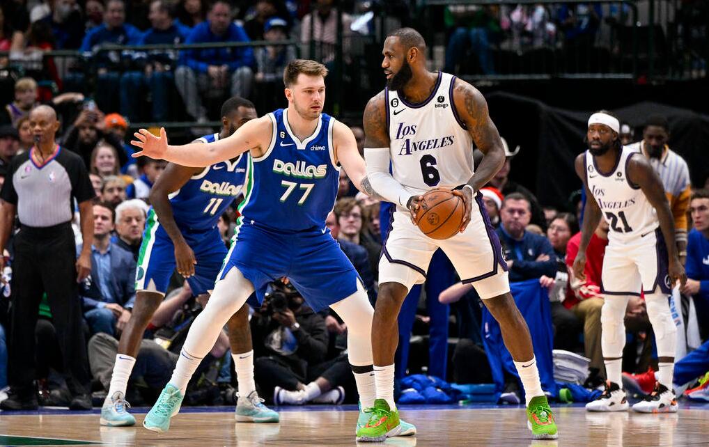 NBA / 38+6+5 vs 32+9+9!詹姆斯東契奇兩人賽後擁抱,球迷:未來是你的!-黑特籃球-NBA新聞影音圖片分享社區