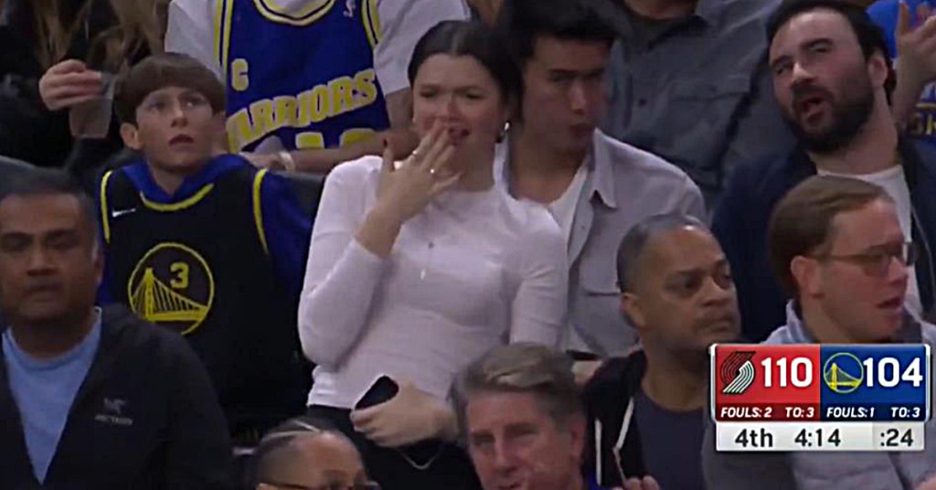 【影片】假背傳真上籃!Poole復刻「Rondo式假動作」騙過防守,連場邊美女都驚呆了-黑特籃球-NBA新聞影音圖片分享社區