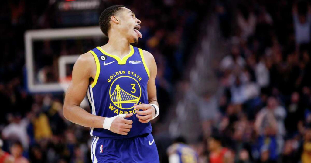 NBA / 【影片】差點葬送比賽!普爾最後時刻運球失誤出界,場下柯瑞氣得爆錘椅子-黑特籃球-NBA新聞影音圖片分享社區