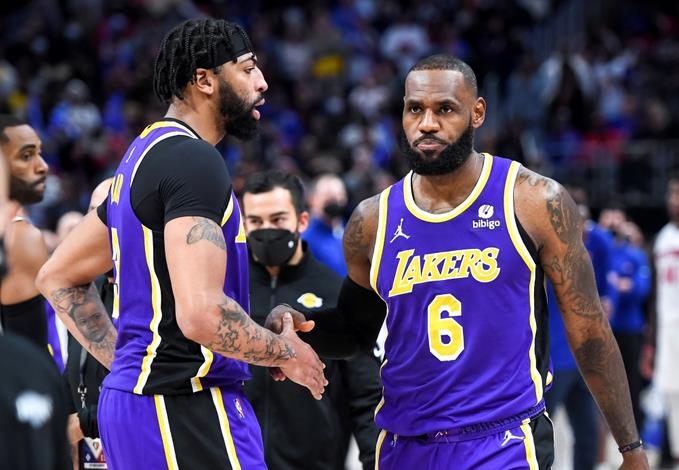 一眉哥力挺詹皇逼宮:他生涯已沒剩多少年,在生涯暮年渴望爭冠有什麼錯?-黑特籃球-NBA新聞影音圖片分享社區