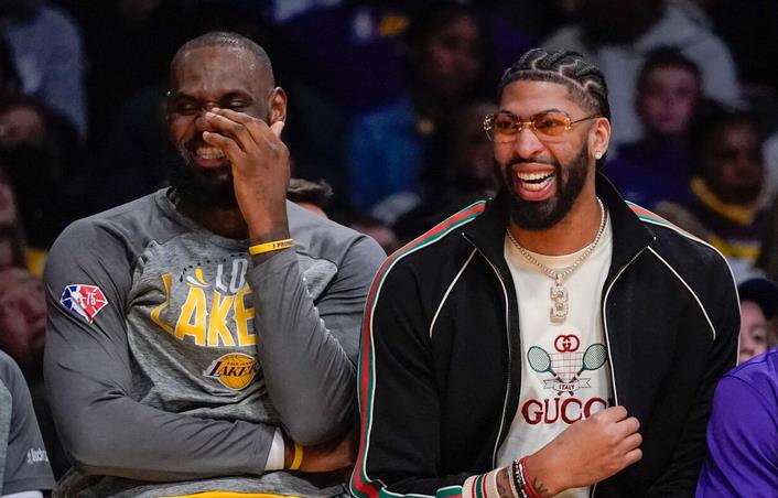 一眉哥力挺詹皇逼宮:他生涯已沒剩多少年,在生涯暮年渴望爭冠有什麼錯?-黑特籃球-NBA新聞影音圖片分享社區