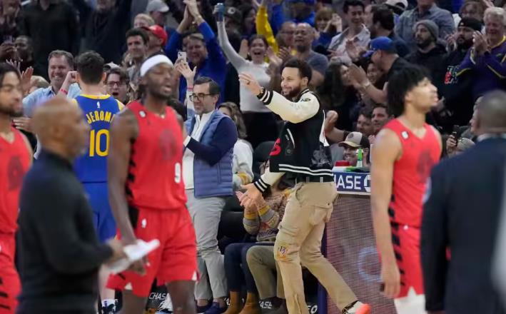 NBA / 2022年的大贏家!Curry社媒展望2023年:曬與隊友慶祝照,目標第5座總冠軍獎盃!-黑特籃球-NBA新聞影音圖片分享社區