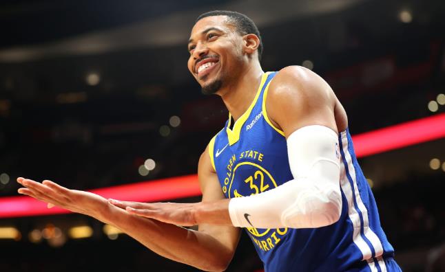 NBA / 奪冠後,為了150萬離開勇士!如今才打8場比賽,他就被擺上交易貨架!-黑特籃球-NBA新聞影音圖片分享社區