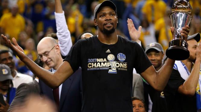 NBA / 杜蘭特的FMVP一文不值?前詹皇侍衛抨擊杜蘭特:FMVP價值由旅途的艱難程度衡量!-黑特籃球-NBA新聞影音圖片分享社區
