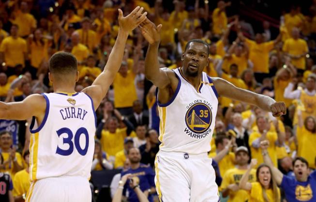 NBA / 杜蘭特的FMVP一文不值?前詹皇侍衛抨擊杜蘭特:FMVP價值由旅途的艱難程度衡量!-黑特籃球-NBA新聞影音圖片分享社區