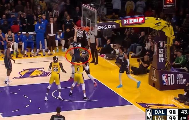 NBA / 詹皇絕殺球漏吹犯規!湖人獨行俠裁判報告:7次錯漏判湖人4次獲利-黑特籃球-NBA新聞影音圖片分享社區