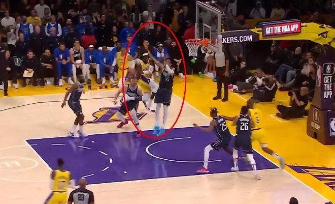 NBA / 詹皇絕殺球漏吹犯規!湖人獨行俠裁判報告:7次錯漏判湖人4次獲利-黑特籃球-NBA新聞影音圖片分享社區