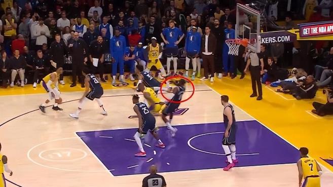 NBA / 詹皇絕殺球漏吹犯規!湖人獨行俠裁判報告:7次錯漏判湖人4次獲利-黑特籃球-NBA新聞影音圖片分享社區