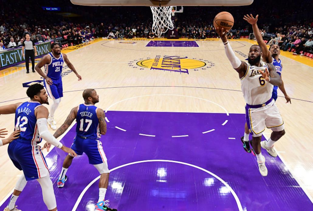 NBA / 半場12中10轟22+6+4:詹皇里程碑之夜太炸裂,空接飛扣引爆主場(影)-黑特籃球-NBA新聞影音圖片分享社區