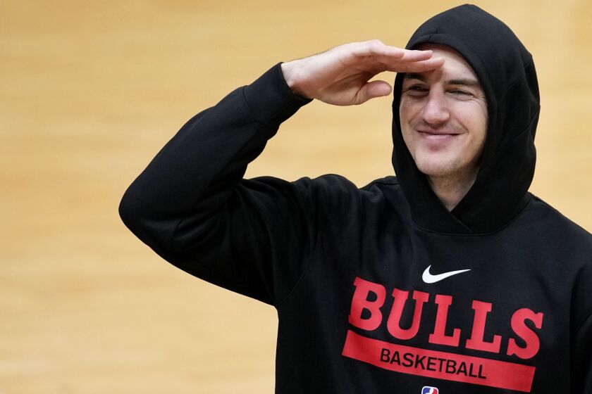NBA /推倒重建?三大明星均可交易,禿曼巴成球隊唯一非賣品,公牛建隊思路被質疑!-黑特籃球-NBA新聞影音圖片分享社區