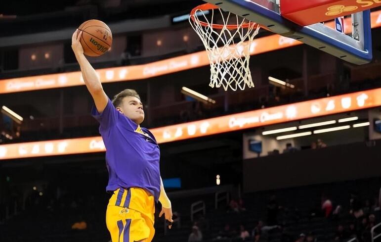 NBA / 「灌籃王」頭號熱門!76新援自信發聲:我至少有兩個灌籃動作從未有人做到過!-黑特籃球-NBA新聞影音圖片分享社區