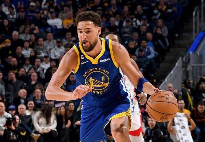 NBA / 【影片】籃筐猶如大海!湯普森再次「佛光降世」,飚12顆三分轟碎火箭,場下柯瑞笑得合不攏嘴!-黑特籃球-NBA新聞影音圖片分享社區