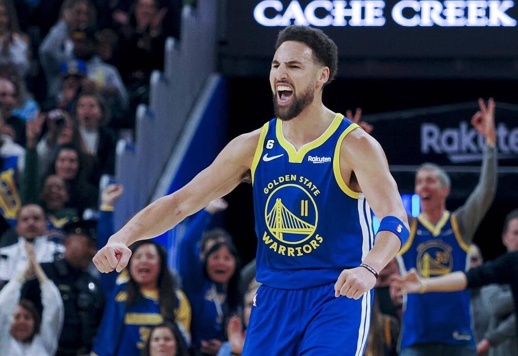 NBA / 【影片】籃筐猶如大海!湯普森再次「佛光降世」,飚12顆三分轟碎火箭,場下柯瑞笑得合不攏嘴!-黑特籃球-NBA新聞影音圖片分享社區