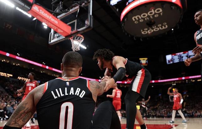 NBA / 爆炸輸出!李拉德狂砍71分創生涯新高,13顆三分球全場沸騰,追平米切爾並列現役最高!-黑特籃球-NBA新聞影音圖片分享社區