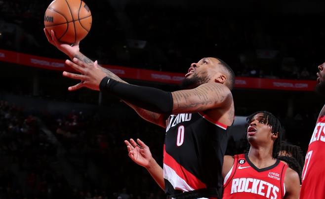 NBA / 爆炸輸出!李拉德狂砍71分創生涯新高,13顆三分球全場沸騰,追平米切爾並列現役最高!-黑特籃球-NBA新聞影音圖片分享社區