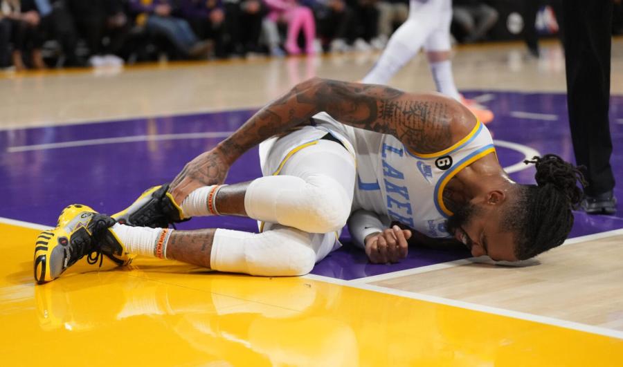 D'Angelo Russell sprains ankle, exits Warriors-Lakers | NBA.com