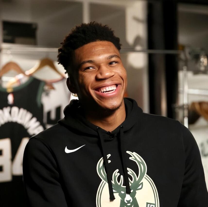 NBA / 【影片】不出所料!NBA確定取消字母哥「大三元」數據,垃圾時間刷籃板遭球迷嘲笑太無恥!-黑特籃球-NBA新聞影音圖片分享社區