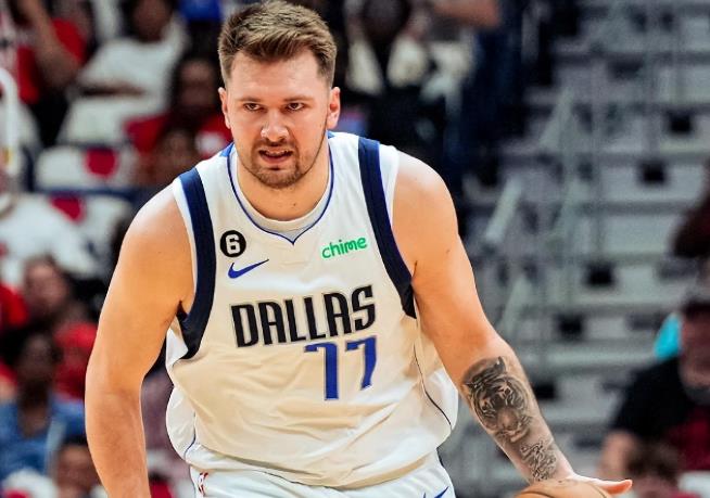NBA / 沒有比賽的勇士就是強!獨行俠輸給鵜鶘將第五拱手給勇士,四隊差距僅0.5太狂野!-黑特籃球-NBA新聞影音圖片分享社區