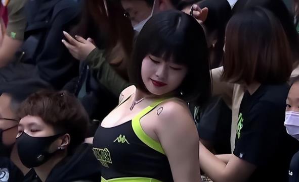 大陸名嘴楊毅爆料霍華德搞大台妹肚子!首次回應此事:節目說的任何事都是真實的!(影)-黑特籃球-NBA新聞影音圖片分享社區