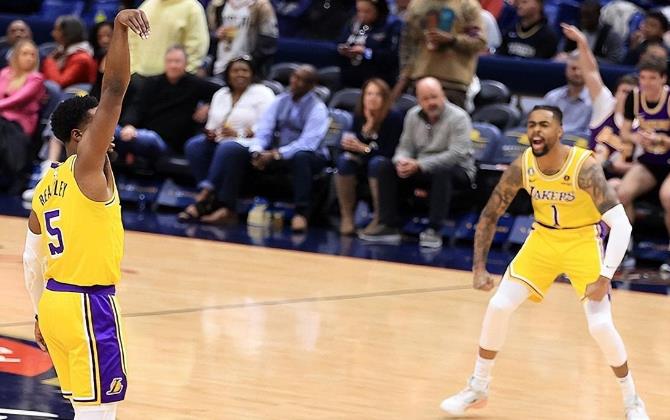 NBA / 替補席亮麗的風景線!老詹激情慶祝成氣氛組,親自指導羅素,已開啟康復訓練!-黑特籃球-NBA新聞影音圖片分享社區