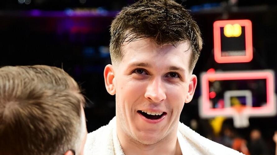 NBA / 越努力才越幸運!里夫斯場均18+5,新合約超4年5000萬,遠超同屆新秀!-黑特籃球-NBA新聞影音圖片分享社區