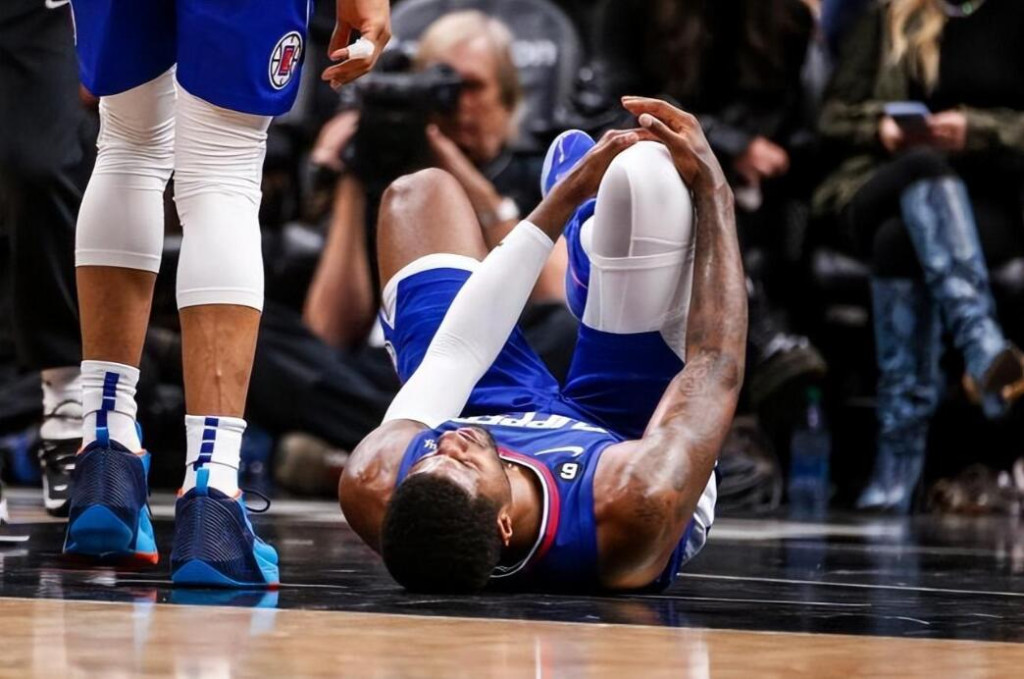 NBA / 【影片】快艇遭重創!官宣喬治右膝扭傷2-3週復查,預計無緣剩餘出戰例行賽!-黑特籃球-NBA新聞影音圖片分享社區