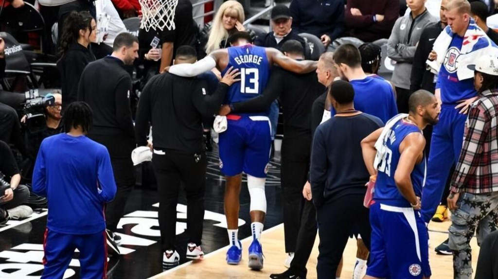 NBA / 【影片】快艇遭重創!官宣喬治右膝扭傷2-3週復查,預計無緣剩餘出戰例行賽!-黑特籃球-NBA新聞影音圖片分享社區