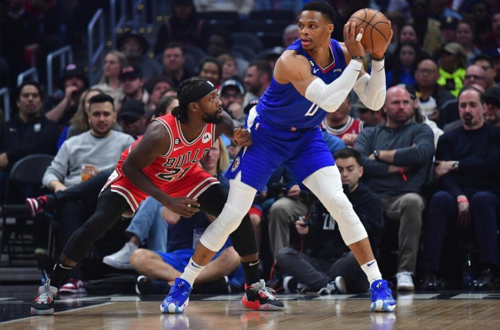 NBA / 威少12+5+10秀翻全場!單挑貝弗利2+0經典搖籃慶祝,屢送妙傳助隊友暴扣!-黑特籃球-NBA新聞影音圖片分享社區