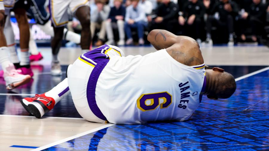 NBA rumors: Lakers' LeBron James likely to miss extended time with foot  injury - NBC Sports Bay Area