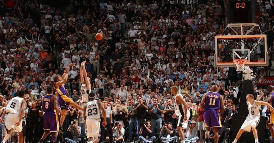 Lakers History: Derek Fisher's 0.4-second game-winner in 2004 - Silver  Screen and Roll