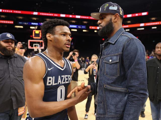 NBA / 開啟花式吹捧模式!阿里納斯狂讚布朗尼:運動能力是升級版假日哥,去弱隊能做老大!-黑特籃球-NBA新聞影音圖片分享社區