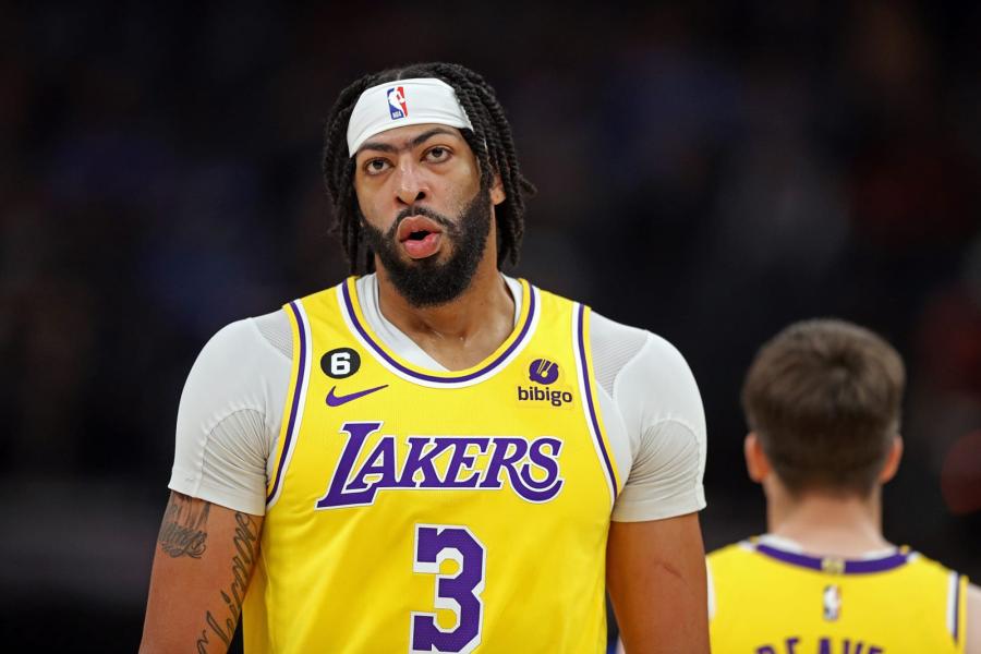 Is Anthony Davis playing tonight? Lakers injury report vs Thunder