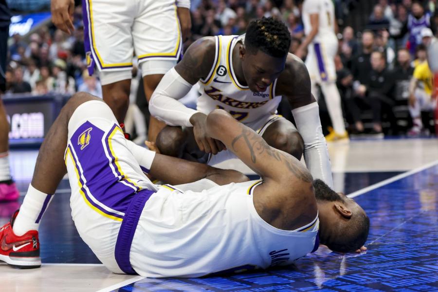 Report: Lakers 'fear' LeBron James could miss extended time with injury -  Silver Screen and Roll