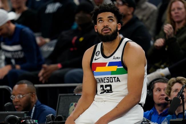 NBA / 灰狼輸了不該輸的比賽!場上還鬧矛盾:老大僅3次出手,老二瘋狂出手30次!-黑特籃球-NBA新聞影音圖片分享社區