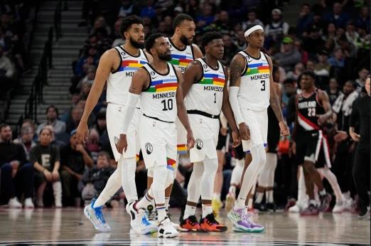 NBA / 灰狼輸了不該輸的比賽!場上還鬧矛盾:老大僅3次出手,老二瘋狂出手30次!-黑特籃球-NBA新聞影音圖片分享社區