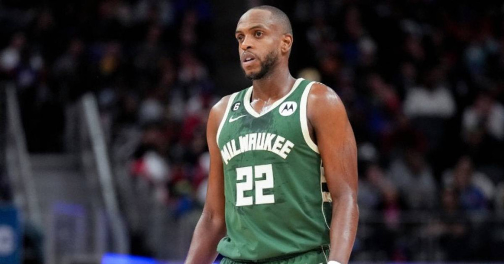 khris-middleton-injury-update-bucks-star-leaves-game-vs-v0-8fV4x7ixaratcjJnGura7DOedXNFIBWU27ge0T462g4 (1)